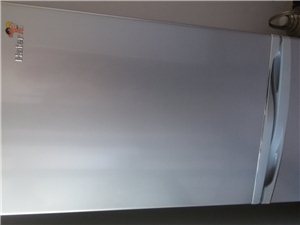冰柜258立升，1000元，冰箱240立升，800元
上下铺铁床四套，带床板，单价200元